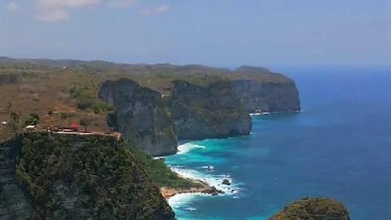 沿着海岸线开了六个小时，风景一路没重复过